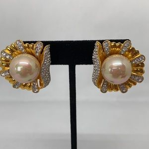 Beautiful faux pearl clip on earrings